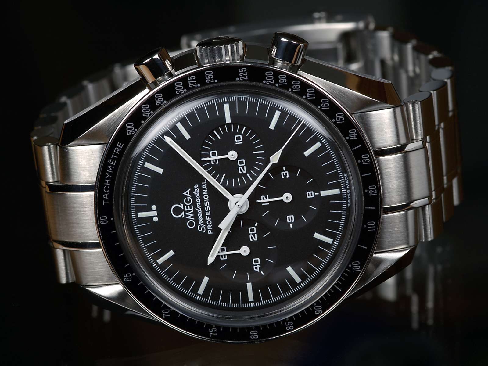 Omega — Speedmaster Professional (front, dial-clear)